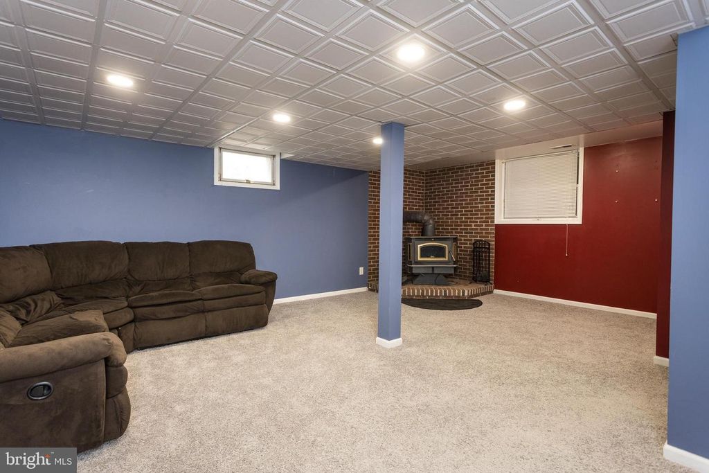 Image 22 of property listing at 12124 BUTTONWOOD LN, Middle River, MD 21220