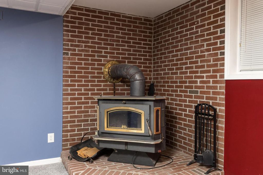 Image 25 of property listing at 12124 BUTTONWOOD LN, Middle River, MD 21220