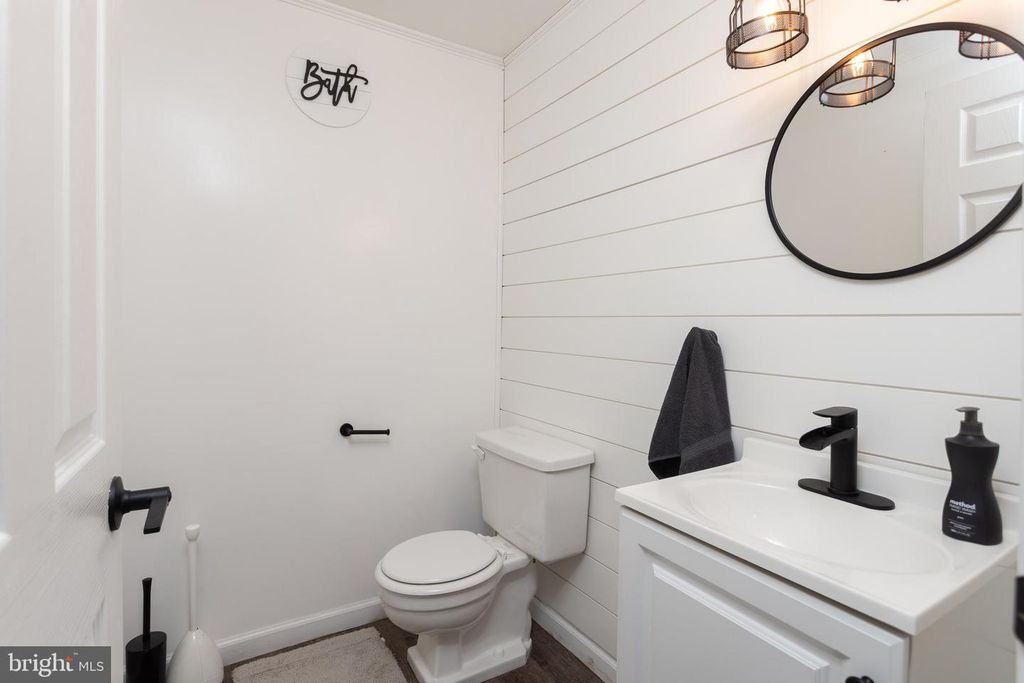 Image 26 of property listing at 12124 BUTTONWOOD LN, Middle River, MD 21220