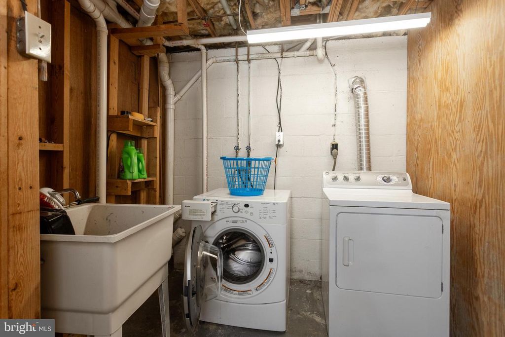 Image 27 of property listing at 12124 BUTTONWOOD LN, Middle River, MD 21220