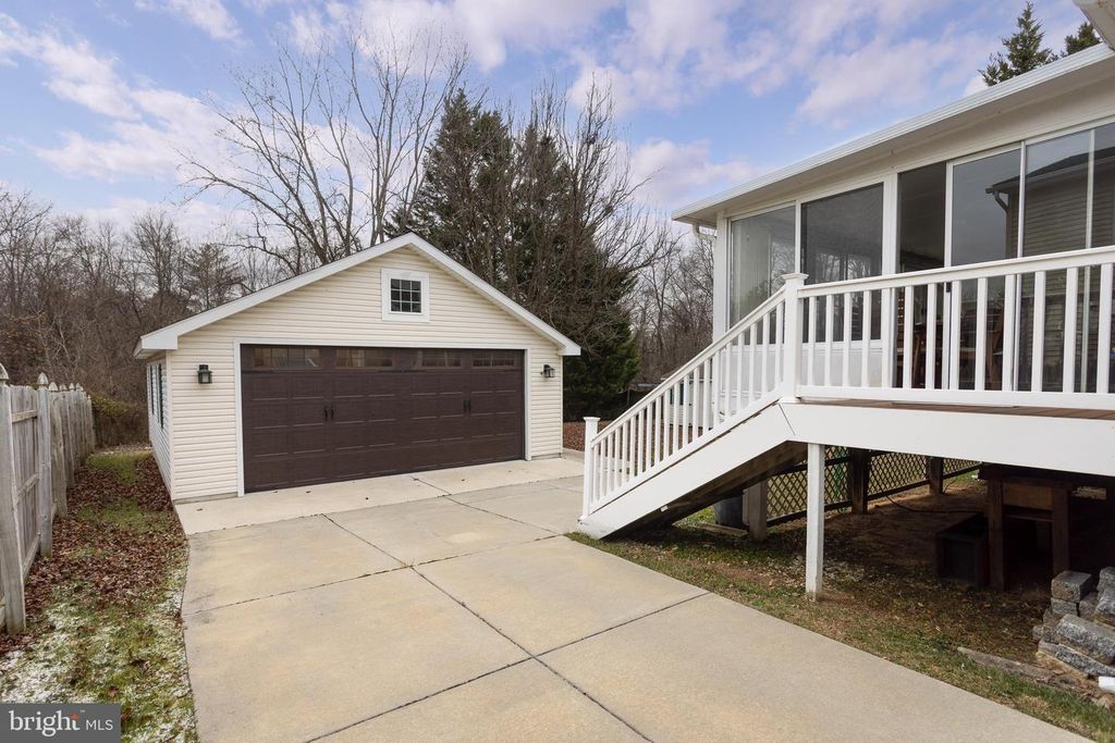 Image 29 of property listing at 12124 BUTTONWOOD LN, Middle River, MD 21220