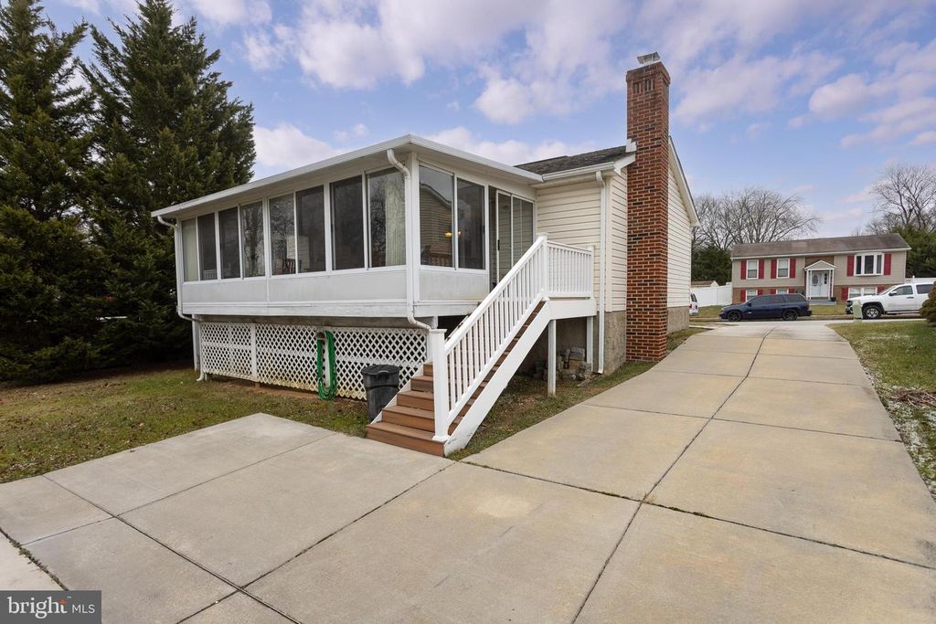 Image 31 of property listing at 12124 BUTTONWOOD LN, Middle River, MD 21220