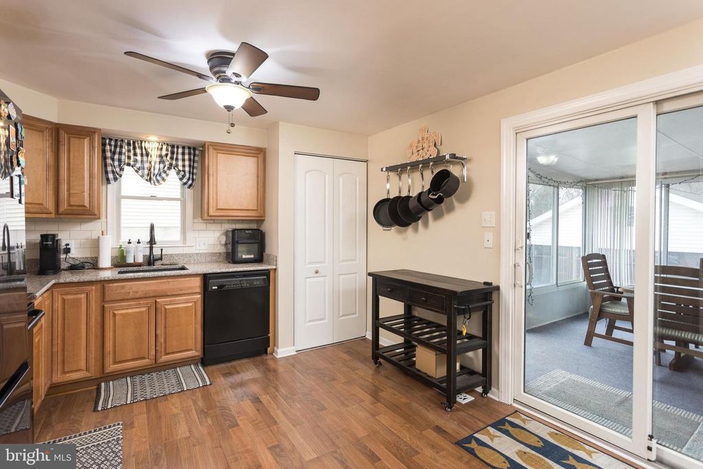 Image 9 of property listing at 12124 BUTTONWOOD LN, Middle River, MD 21220