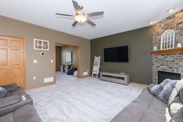 426 Augusta DRIVE, Mukwonago, WI 53149