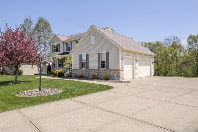 426 Augusta DRIVE, Mukwonago, WI 53149