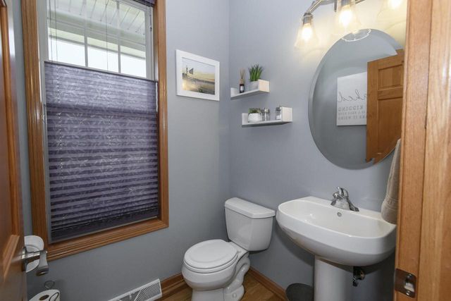426 Augusta DRIVE, Mukwonago, WI 53149
