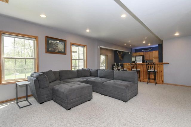 426 Augusta DRIVE, Mukwonago, WI 53149