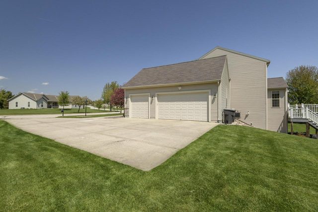 426 Augusta DRIVE, Mukwonago, WI 53149