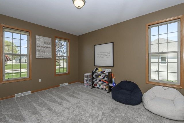 426 Augusta DRIVE, Mukwonago, WI 53149