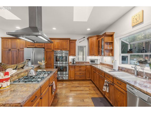 780 PINECREST Dr, Grants Pass, OR 97526