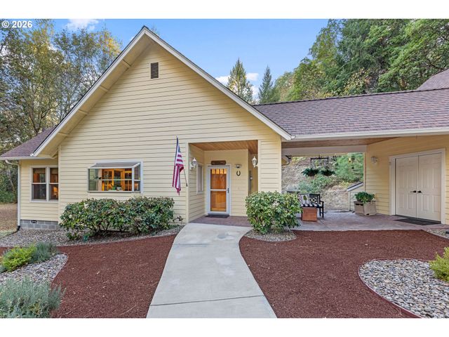780 PINECREST Dr, Grants Pass, OR 97526