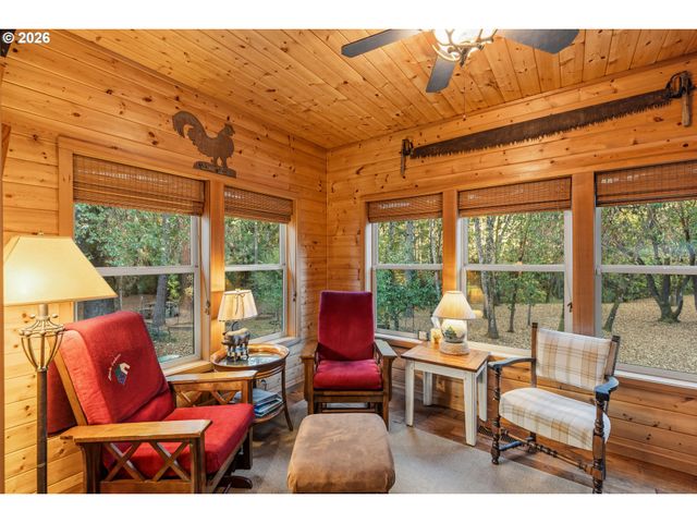 780 PINECREST Dr, Grants Pass, OR 97526