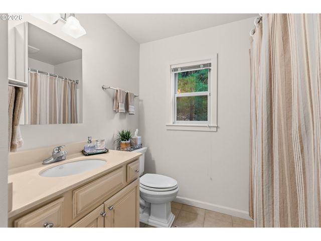 780 PINECREST Dr, Grants Pass, OR 97526