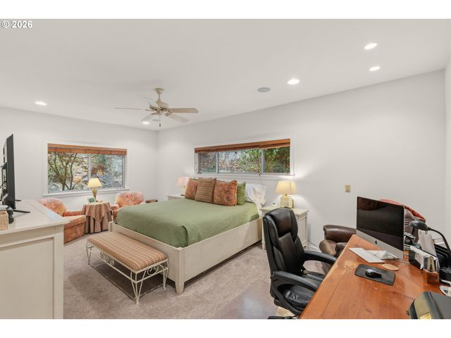 780 PINECREST Dr, Grants Pass, OR 97526