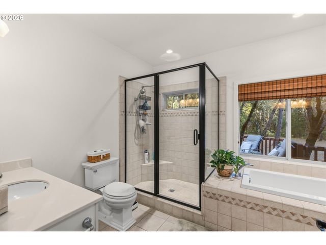 780 PINECREST Dr, Grants Pass, OR 97526