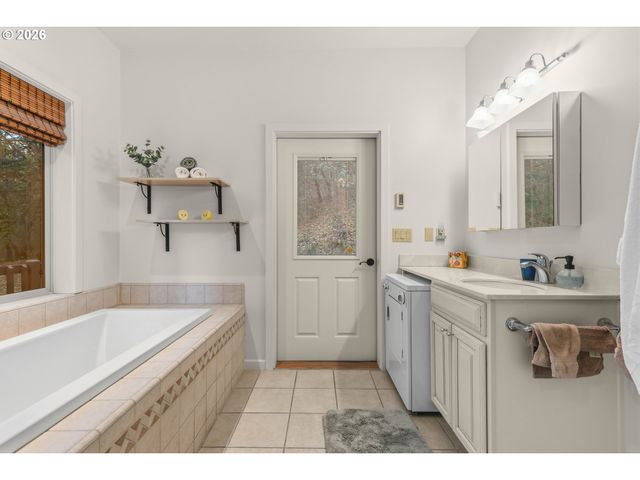 780 PINECREST Dr, Grants Pass, OR 97526