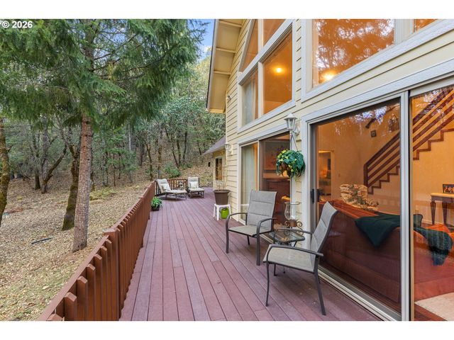 780 PINECREST Dr, Grants Pass, OR 97526