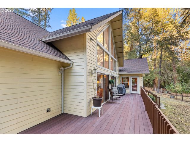780 PINECREST Dr, Grants Pass, OR 97526