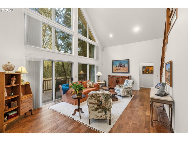 780 PINECREST Dr, Grants Pass, OR 97526