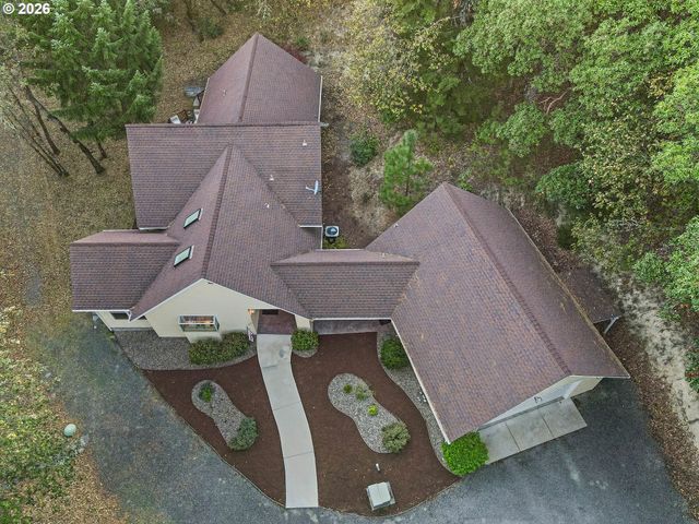 780 PINECREST Dr, Grants Pass, OR 97526
