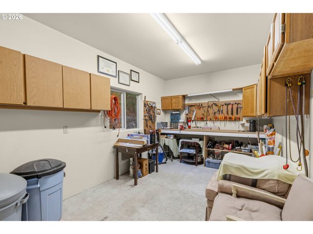780 PINECREST Dr, Grants Pass, OR 97526