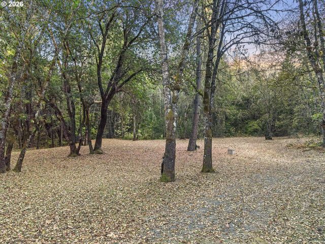 780 PINECREST Dr, Grants Pass, OR 97526