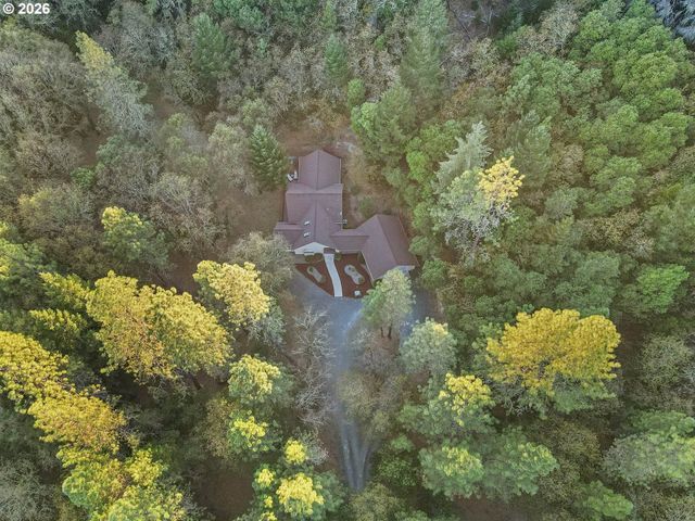 780 PINECREST Dr, Grants Pass, OR 97526