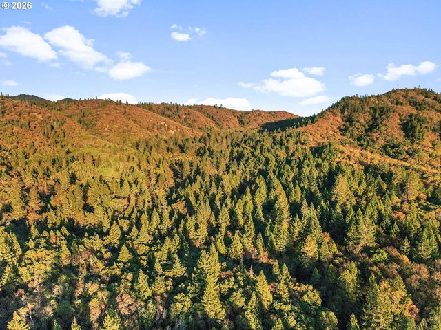 780 PINECREST Dr, Grants Pass, OR 97526