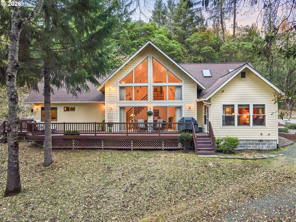 780 PINECREST Dr, Grants Pass, OR 97526