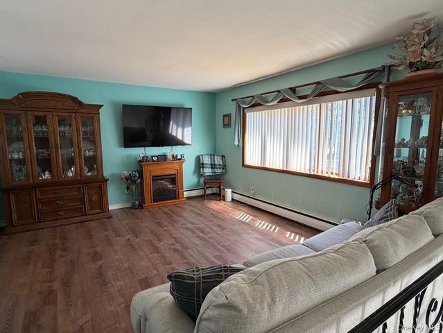 35 Grand Boulevard, Massapequa Park, NY 11762