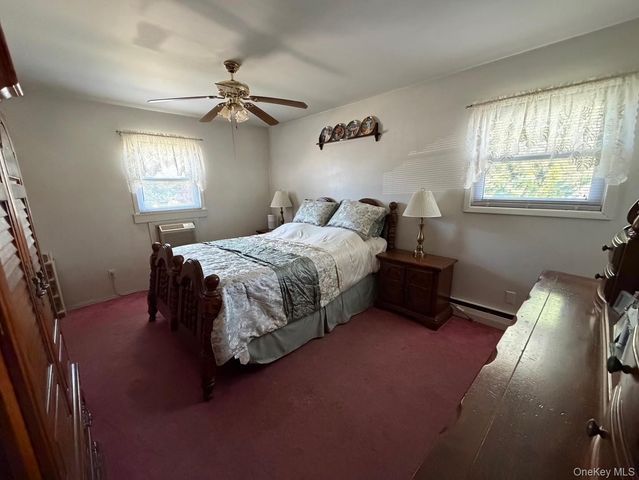 35 Grand Boulevard, Massapequa Park, NY 11762