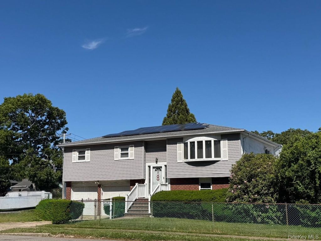 35 Grand Boulevard, Massapequa Park, NY 11762