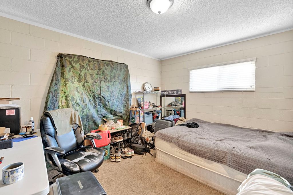 Image 14 of property listing at 107 E Hampton Way, Fresno, CA 93704