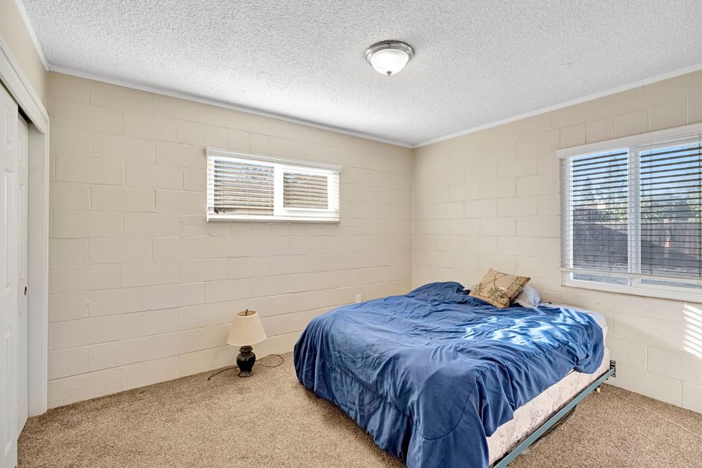 Image 15 of property listing at 107 E Hampton Way, Fresno, CA 93704