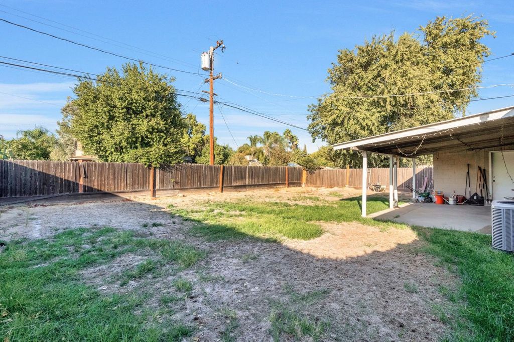 Image 19 of property listing at 107 E Hampton Way, Fresno, CA 93704