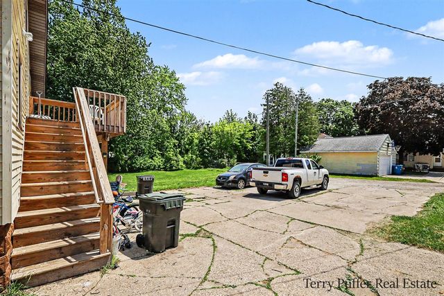 1093 W Southern Avenue, Muskegon, MI 49441