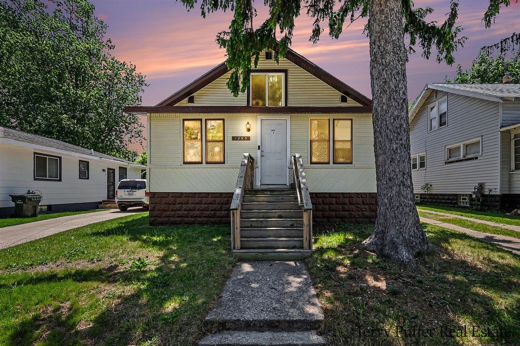 1093 W Southern Avenue, Muskegon, MI 49441