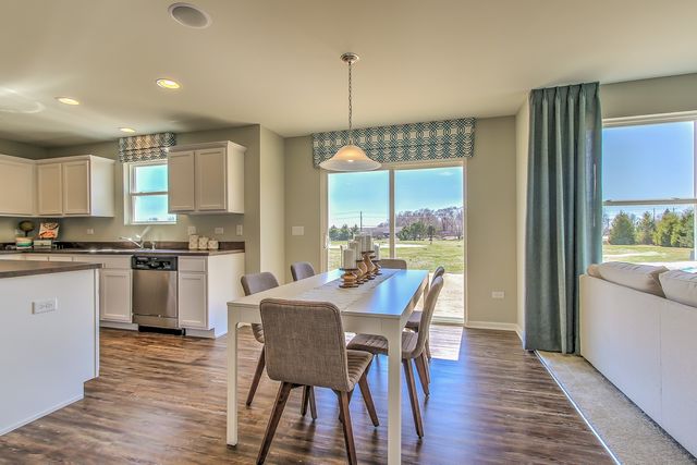 1792 Breton Avenue, North Aurora, IL 60542