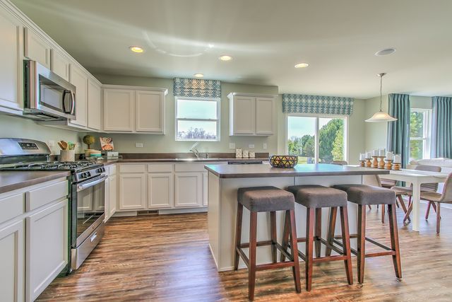 1792 Breton Avenue, North Aurora, IL 60542