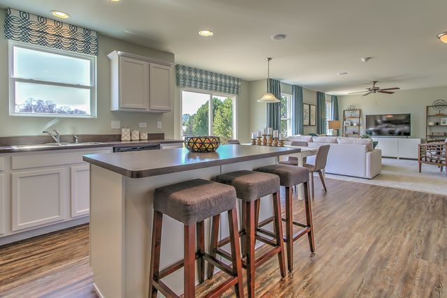 1792 Breton Avenue, North Aurora, IL 60542