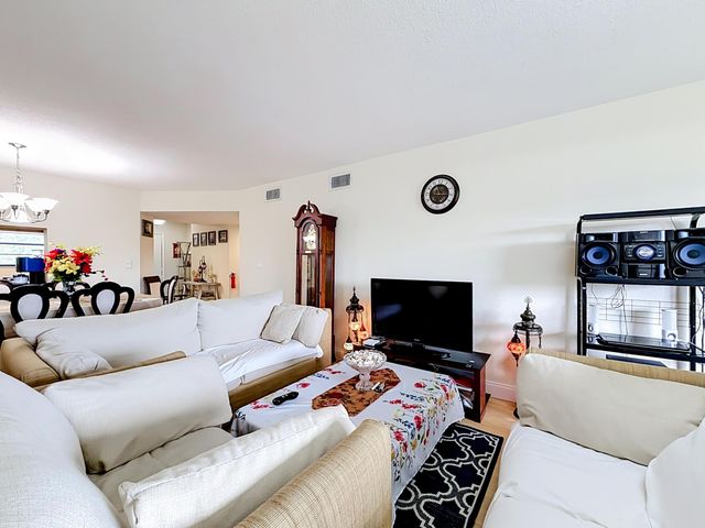 4970 E Sabal Palm Boulevard, Tamarac, FL 33319