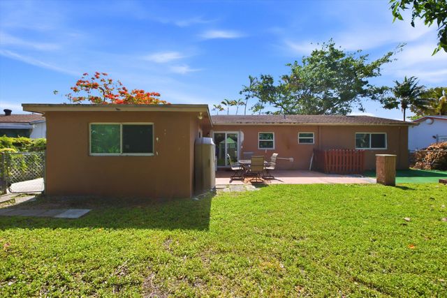 1671 N Cypress Road, Pompano Beach, FL 33060