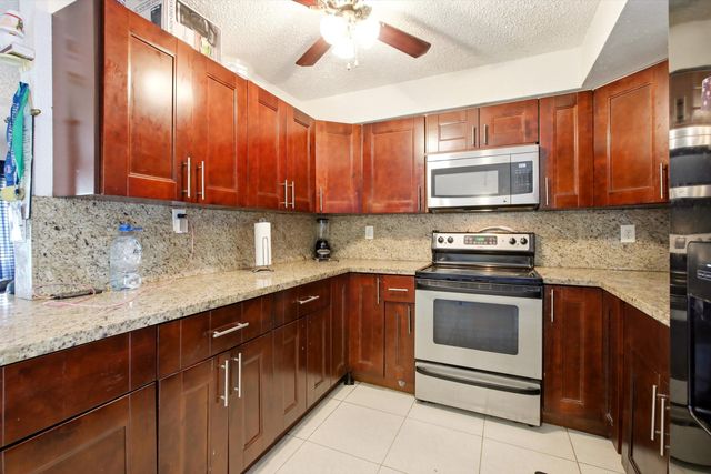 1671 N Cypress Road, Pompano Beach, FL 33060