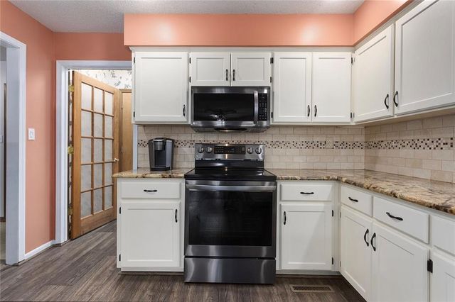 826 Ryan Road, Grain Valley, MO 64029