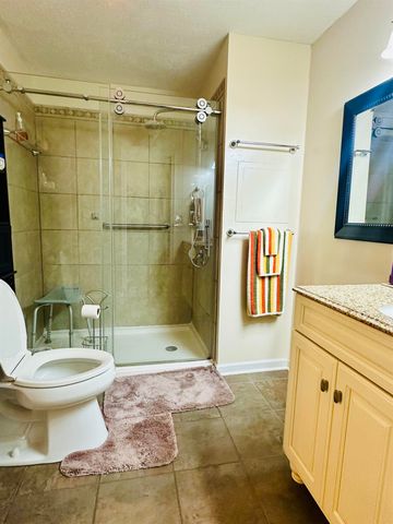 303 COUNTRYWOOD DR, Selmer, TN 38375