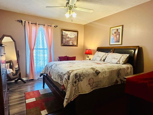 303 COUNTRYWOOD DR, Selmer, TN 38375