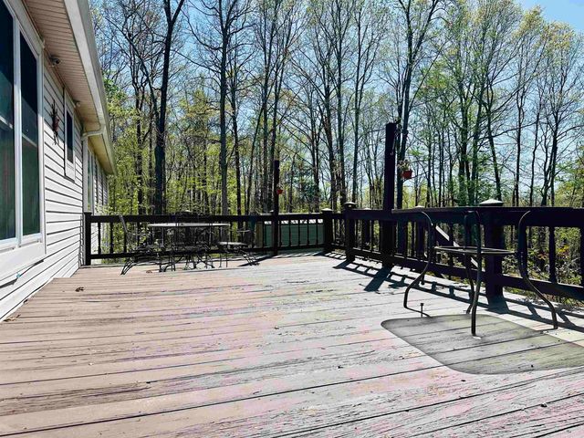 303 COUNTRYWOOD DR, Selmer, TN 38375