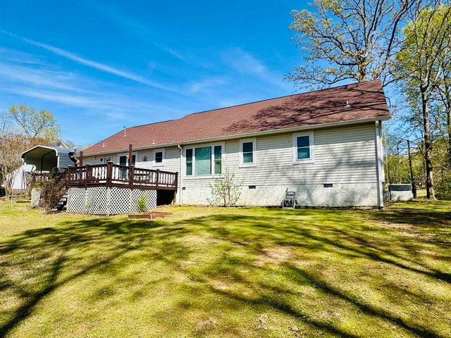 303 COUNTRYWOOD DR, Selmer, TN 38375