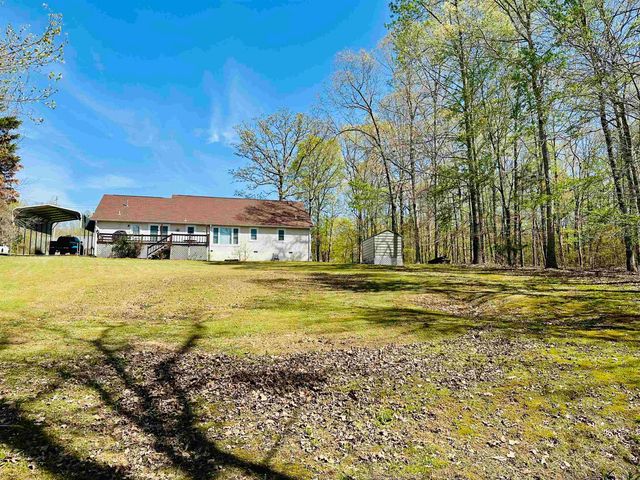 303 COUNTRYWOOD DR, Selmer, TN 38375
