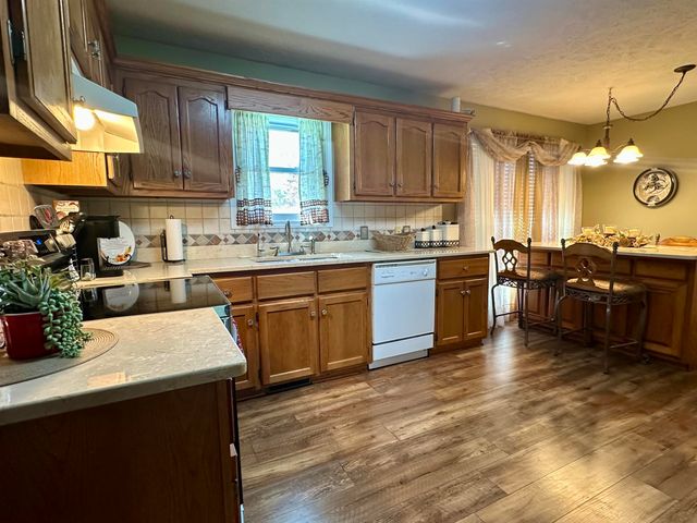 303 COUNTRYWOOD DR, Selmer, TN 38375